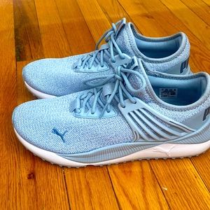 Women’s Puma Sneakers worn once